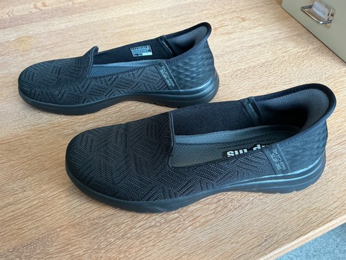 New skechers womans slip ins - new,